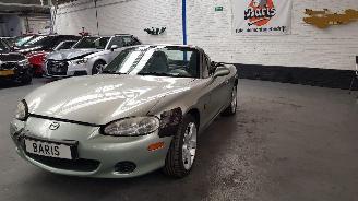 Auto incidentate Mazda MX-5 1.6i 16V CABRIO  BENZ 1.598CC 81KW 110PK 2003/5