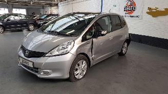 damaged passenger cars Honda Jazz 1.3 VTEC 16V HYBRID AUT  ELEKTRISCH BENZ 1.339CC 75KW 102PK 2014/3