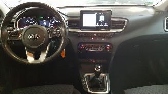 Kia Ceed 1.4 T-GDI 16V 4DRS BENZ 1.353CC 103KW 140PK picture 7