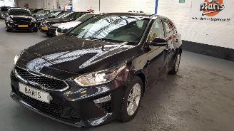 Schadeauto Kia Ceed 1.4 T-GDI 16V 4DRS BENZ 1.353CC 103KW 140PK 2019/1