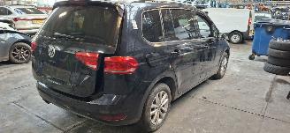 Volkswagen Touran 1.4 TSI Highline Edition 7 Persoons picture 4