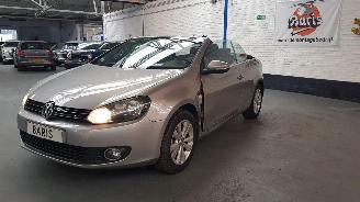 Voiture accidenté Volkswagen Golf 1.4 TSI 16V CABRIO  BENZ 1.390CC 90KW 122PK 2012/6