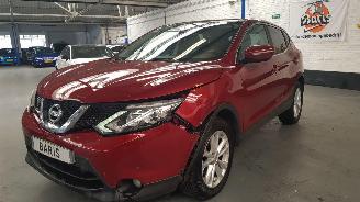 krockskadad bil auto Nissan Qashqai 1.2 DIG-T 16V SUV  BENZ 1.197CC 85KW 116PK 2014/7