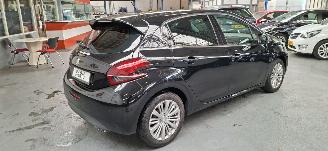 Peugeot 208 1.2 PureTech Blue Lease Executive picture 4