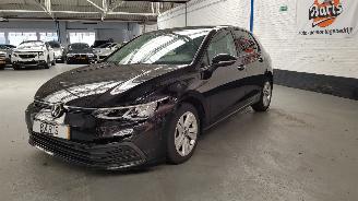 Schadeauto Volkswagen Golf 1.0 TSI 12V  BENZ 999CC 81KW 110PK 2021/4