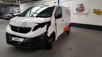 dommages fourgonnettes/vécules utilitaires Peugeot Expert 2.0 BLUE HDi 145 16V AUT DSL 1.997CC 106KW 144PK 2022/3