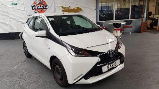skadebil auto Toyota Aygo 1.0 12V VVT-i 4 DRS BENZ 998CC 51KW 69PK 2015/10