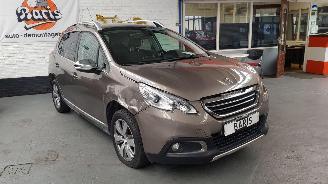 Coche accidentado Peugeot 2008 1.2 VTI 12V AUT  PURETECH MPV  BENZ 1.199CC 60KW 82PK 2014/7