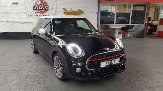 krockskadad bil auto Mini Cooper 1.5 12V COOPER  2 DRS BENZ 1.499CC 100KW 136PK 2015/8