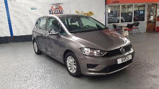Vaurioauto  passenger cars Volkswagen Golf Sportsvan 1.2 TSI 16V  AUT  BLUEMOTION MPV  BENZ 1.197CC 81KW 110PK 2015/2