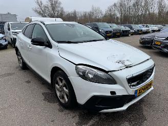 škoda osobní automobily Volvo V-40 Cross Country 1.6 D2 AUTOMAAT Kinetic BJ 2013 281.385 KM 2013/12