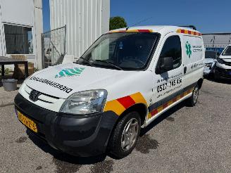 krockskadad bil bedrijf Peugeot Partner 170C 1.6 HDI 500 2007/1