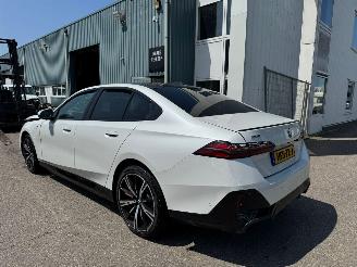 Auto incidentate BMW 5-serie 550e xDrive 375 kw bj 2025 2025/2
