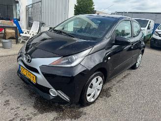 Auto incidentate Toyota Aygo 1.0 VVT-i x-play BJ 2015 222.496 KM 2015/8