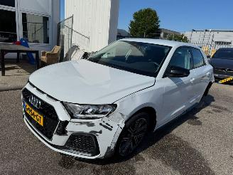 krockskadad bil auto Audi A1 Sportback 25 TFSI epic 2019/9
