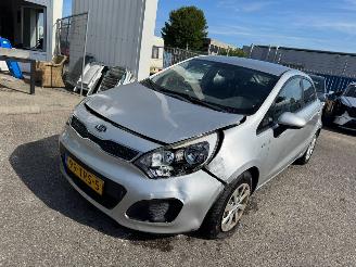 krockskadad bil auto Kia Rio 1.2 CVVT Comfort Pack 2012/4