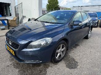krockskadad bil auto Volvo V-40 1.6 D2 Kinetic BJ 2013 422.898 KM 2013/11