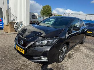 krockskadad bil auto Nissan Leaf 2.AUTOMAAT ZERO EDITION 40 kWh BJ 2018 103.488 KM 2018/3