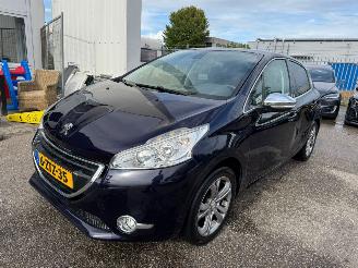 uszkodzony samochody osobowe Peugeot 208 1.2 PureTech Allure BJ  2010 142.305 KM 2010/4