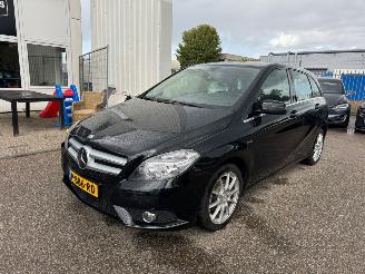 krockskadad bil auto Mercedes B-klasse 200 Ambition BJ 2012 141.528 KM 2012/2
