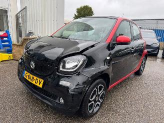 Damaged car Smart Forfour EQ AUTOMAAT Business Solution 18 kWh BJ 2019 82.436 KM 2019/9