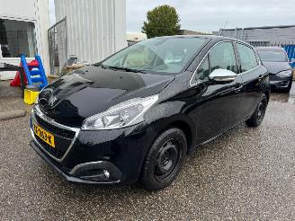 krockskadad bil auto Peugeot 208 1.2 PureTech Allure BJ 2018 91.495 KM 2018/8