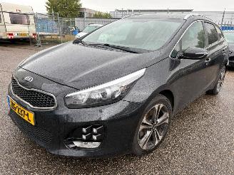damaged passenger cars Kia Cee d Sportswagon 1.6 CRDi Business GT-Line AUTOMAAT 2017/10