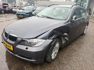 Vaurioauto  passenger cars BMW 3-serie Touring 325i AUTOMAAT 2006/1
