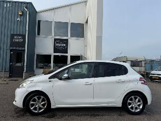 Peugeot 208 1.2 VTi Style picture 2