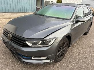 krockskadad bil auto Volkswagen Passat Variant 1.6 TDI Business Edition AUTOMAAT 2015/7
