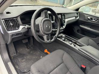 Volvo V-60 2.0 B3 Momentum Business AUTOMAAT picture 14