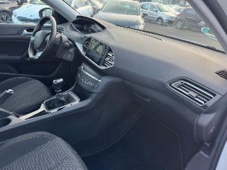 Peugeot 308 1.2 PureTech Blue Lease Active picture 11