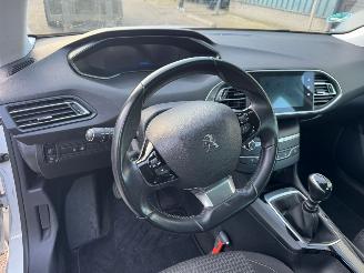 Peugeot 308 1.2 PureTech Blue Lease Active picture 8