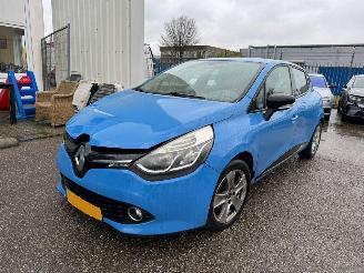 krockskadad bil auto Renault Clio 1.5 dCi ECO Expression 2013/10