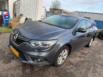 uszkodzony samochody osobowe Renault Mégane 1.3 TCe Limited 2019/6