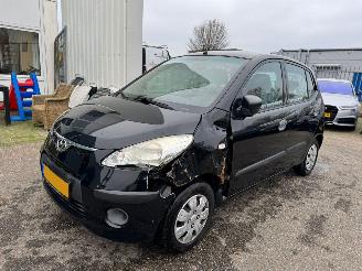 damaged passenger cars Hyundai I-10 1.1 Active 2010/9