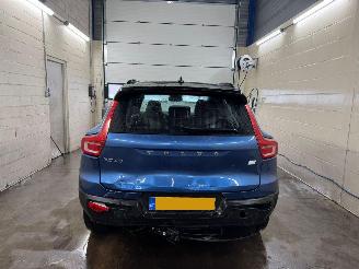 Volvo XC40 Recharge P8 AWD R-Design picture 3