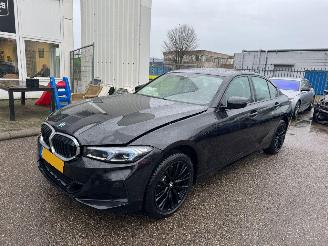 krockskadad bil auto BMW 3-serie 330e AUTOMAAT BJ 2025 BJ 2025 6.850 KM 2025/10
