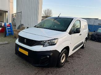 krockskadad bil bedrijf Peugeot Partner 1.6 BlueHDI Premium 2019/6