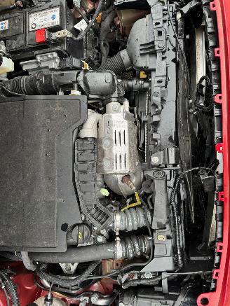 Peugeot 208 1.2 PureTech 100 Allure picture 11