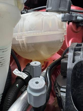 Peugeot 208 1.2 PureTech 100 Allure picture 10