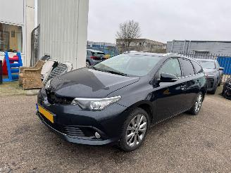 Schadeauto Toyota Auris Touring Sports 1.2T Dynamic BJ 2015 154.883 KM 2015/11
