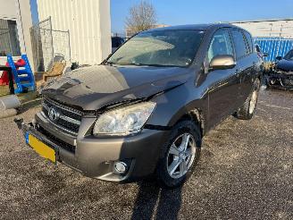 damaged passenger cars Toyota Rav-4 2.0 VVTi Comfort 2009/10