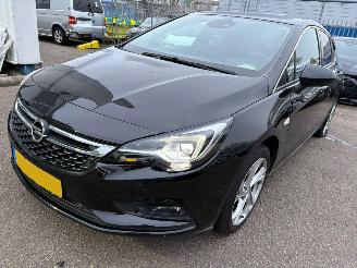 Schadeauto Opel Astra 1.4 Innovation 2017/11