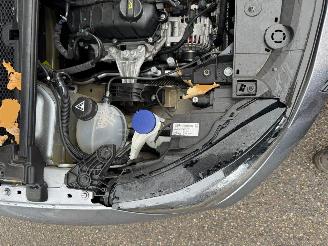 Peugeot 208 1.2 PureTech 75 Style picture 11