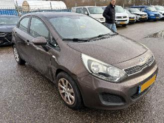 Voiture accidenté Kia Rio 1.2 CVVT Comfort Pack 2012/6