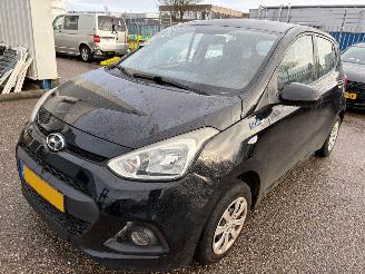 Damaged car Hyundai I-10 1.0i i-Motion Comfort 2014/2