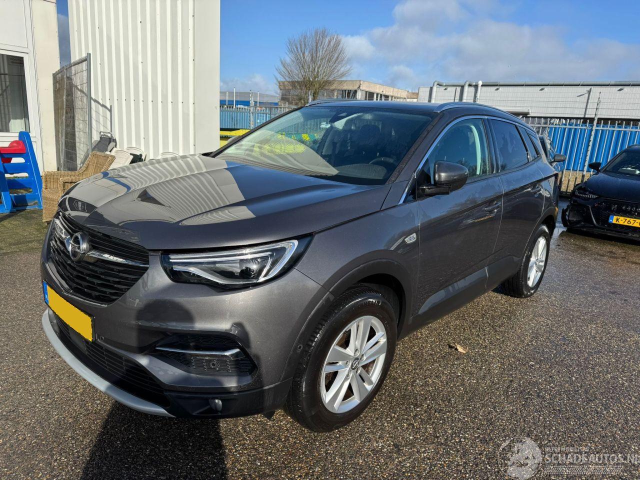 Opel Grandland X 1.2 Turbo Business Executive