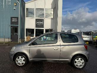 Toyota Yaris 1.0 VVT-i Idols picture 2