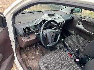 Toyota iQ 1.0 VVTi Comfort picture 9